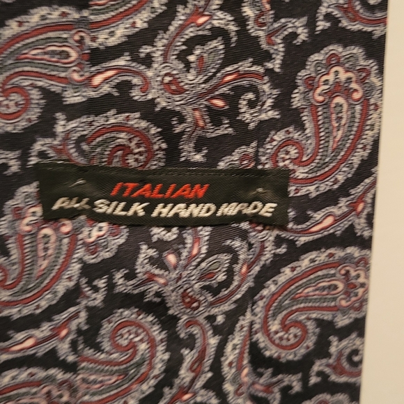 Source Unknown Man's Italian Silk  Paisley Tie - Black, Tan & Red. - Picture 2 of 8